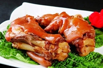 給袋式包裝機(jī)可包豬蹄、蝦滑等食品，多頭稱(chēng)包裝機(jī)